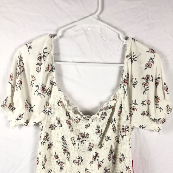 Hearts and hips white floral top - Picture 2 of 2